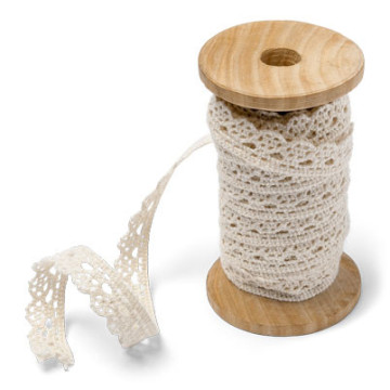 Dentelle beige sur bobine en bois 1 cm x 5 m