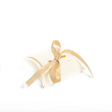 Lot de 10 pochons ivoire + ruban satin or 10 x 7 cm